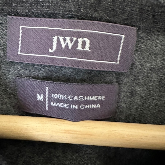 100% Cashmere JWN Nordstrom Gray V-Neck Pullover Sweater Men’s M Quiet Luxury - Picture 2 of 7